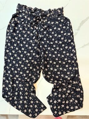 American Eagle Women’s Black Floral Paperbag Waist Pants